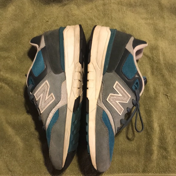 Used New balance. 9.5 - Picture 3 of 10